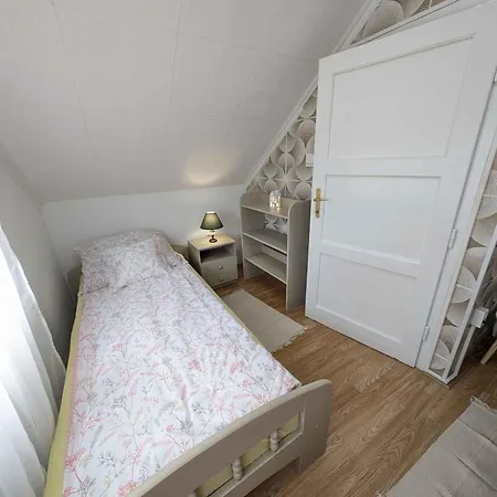 In 54058 * بالاتونفينيفيس